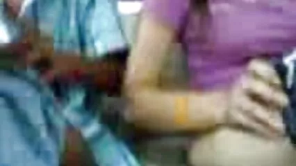Morena chupó marinero muy jugoso en un baño xxx videos mexicanos estrecho
