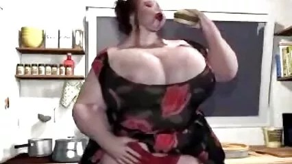 Mujer cyborg tetona falló en su misión y ahora chupa porn hub mexicano la polla y folla con un criminal