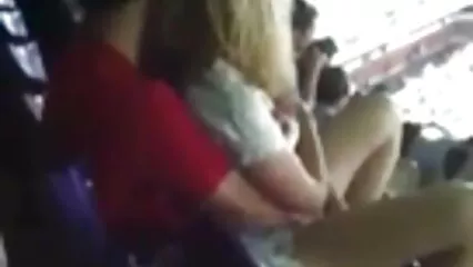 Una chica sin terminar encontró a gorditas mexicanas cogiendo su novio y se ofreció a llenar su agujero con crema