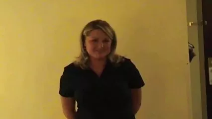 Dos mamas mexicanas cojiendo con sus hijos negros le dieron a una rubia una velada inolvidable perforando todos sus agujeros con penes negros