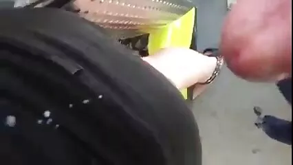 Ella está tan profundamente chupada la polla de goma, que dejó que el esperma artificial en la porno mexicano infieles chica